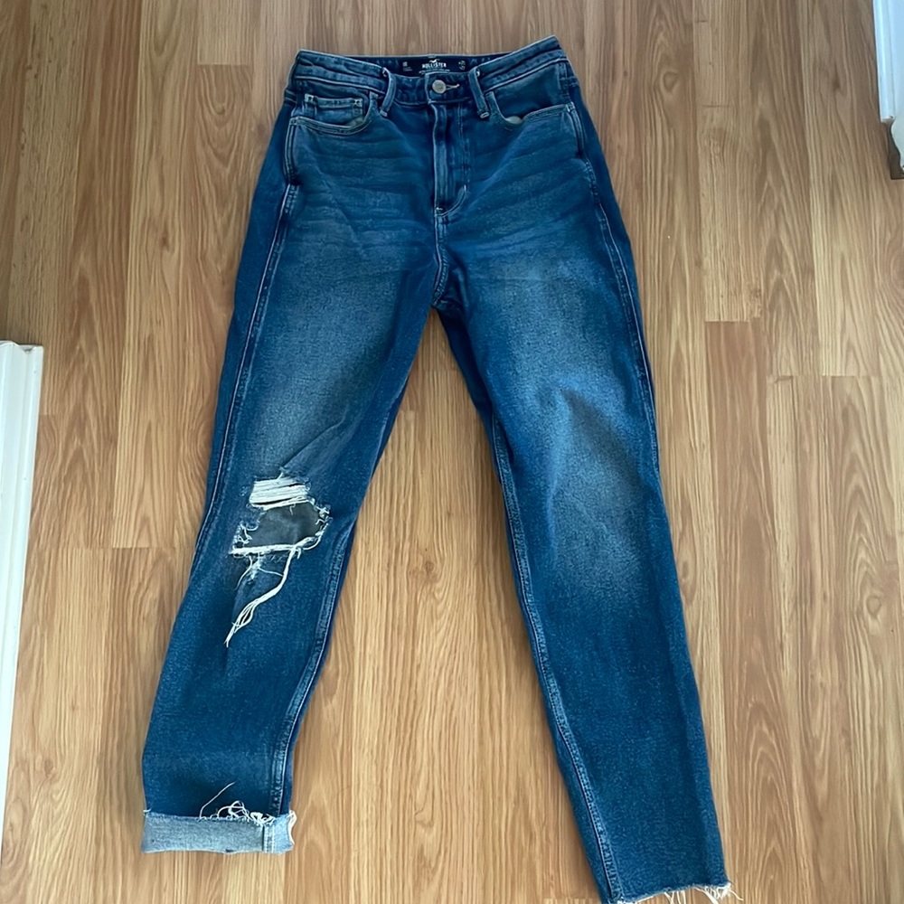 Holliste Ultra High-Rise Mom Jean